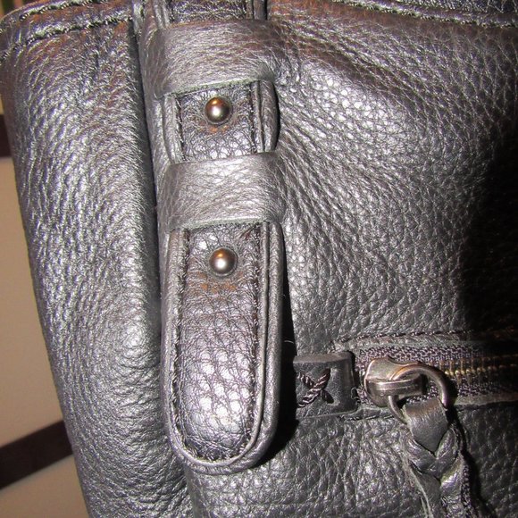 THESAK LADIES GENUINE LEATHER SHOULDER BAG. BLACK. 13 X 12 X 3 INCHES. - Picture 3 of 9